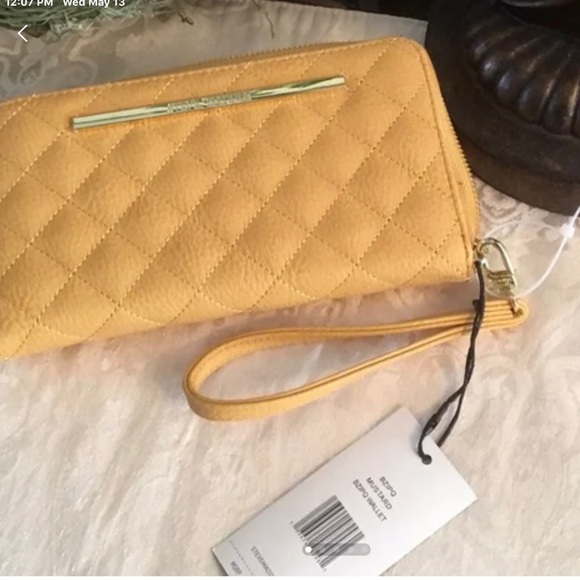 Handbags - NWT Steve Madden Wristlet